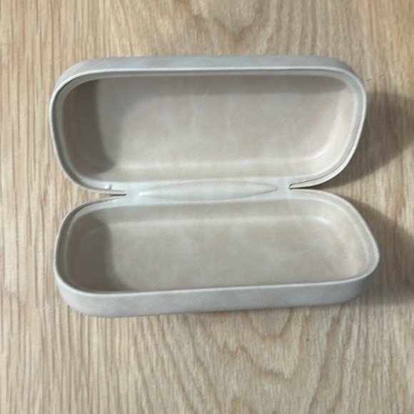 Chloe Glasses Case Vegan leather and metal Spring closure Gently worn - Picture 6 of 8